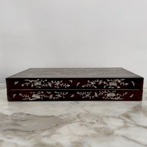 Coffret en bois de fer backgammon XIXe décor de nacre Chine M4051