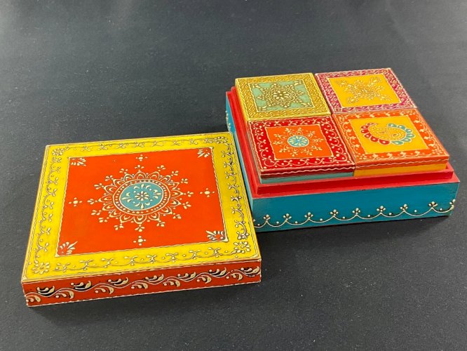 Coffret en bois peint contenant 4 boites assorties Inde Extrême-Orient