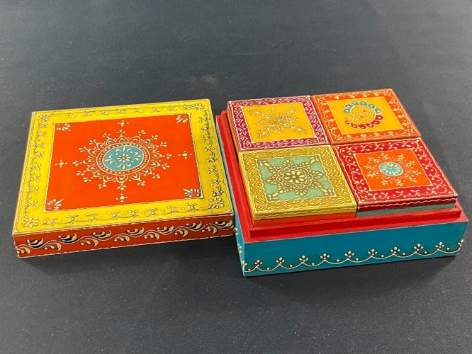 Coffret en bois peint contenant 4 boites assorties Inde Extrême-Orient