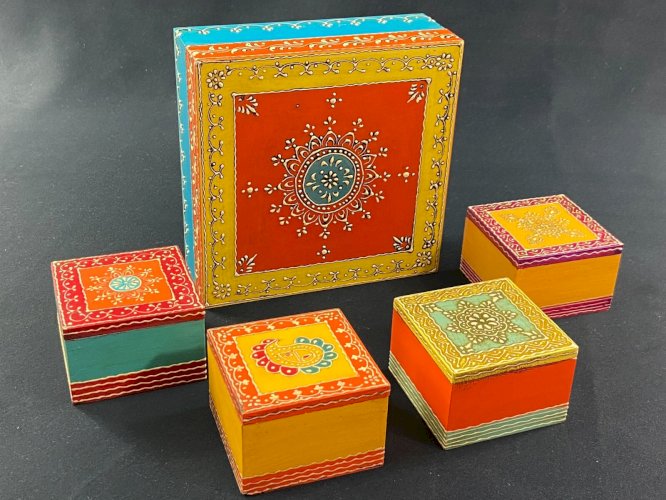 Coffret en bois peint contenant 4 boites assorties Inde Extrême-Orient