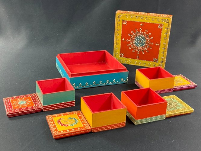 Coffret en bois peint contenant 4 boites assorties Inde Extrême-Orient