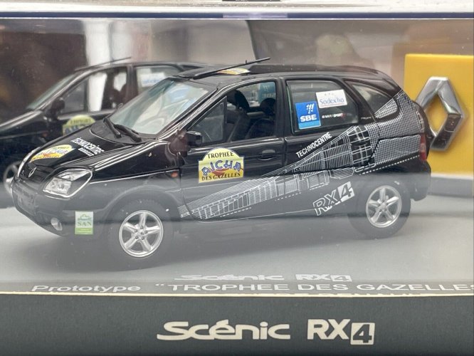 Coffret Renault Scénic RX4 1/43 Universal Hobbies