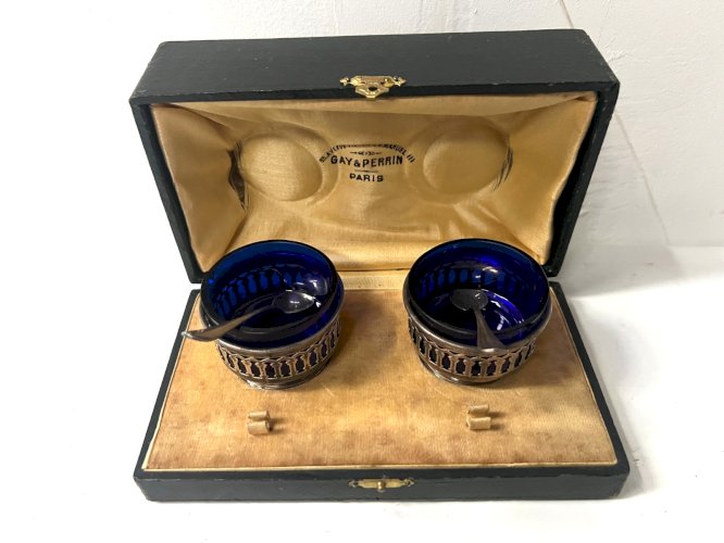 Coffret Sel et Poivre en métal argenté et verre bleuté XX siècle