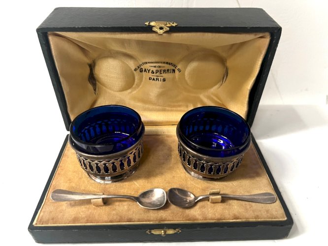 Coffret Sel et Poivre en métal argenté et verre bleuté XX siècle