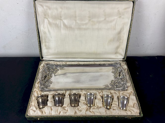 COFFRET SERVICE A LIQUEUR  6 Gobelets , plateau art nouveau metal argenté