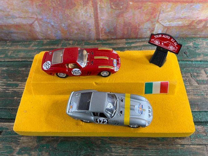 Coffret Solido Prestige 2 Ferrari 250 GTO Tour Auto 1963 & 1964 Édition de luxe