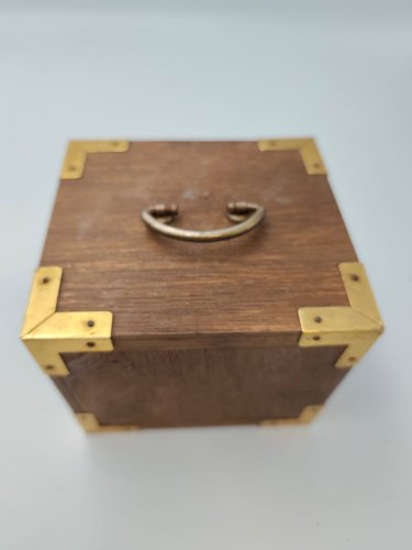 Coffret vintage en bois avec 8 dessous de verres en liège – Années 70/80 – Design rétro, poignée laiton