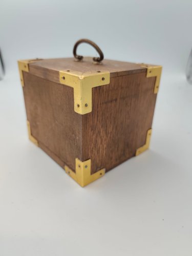 Coffret vintage en bois avec 8 dessous de verres en liège – Années 70/80 – Design rétro, poignée laiton