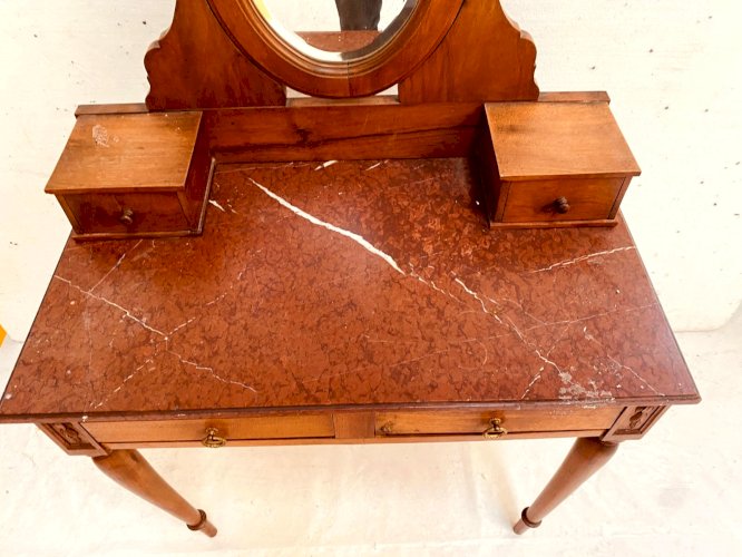 Coiffeuse de style Louis XVI en noyer XX siècle