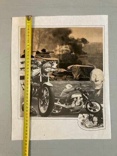 Collage 1980 Moto Mort  Ancien A Identifier Atelier Art XXe Curiosité