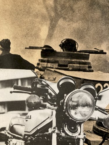 Collage 1980 Moto Mort  Ancien A Identifier Atelier Art XXe Curiosité