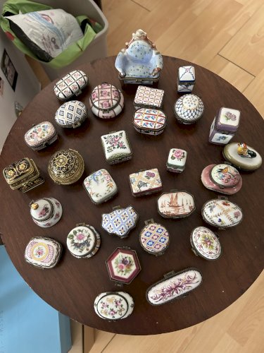 Collection petites boites à pilules en porcelaine 