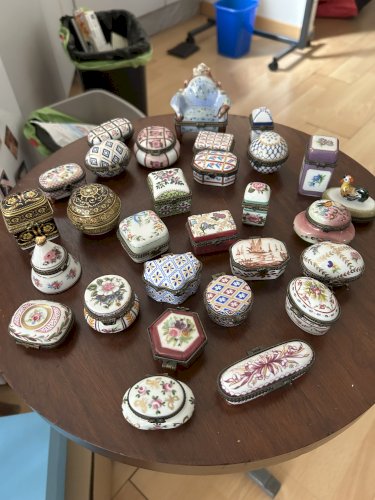 Collection petites boites à pilules en porcelaine 