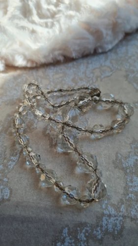 Collier ancien avec des perles en cristal à facettes années 50