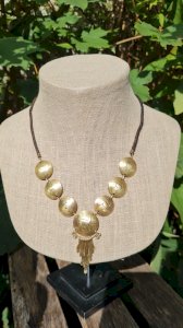Collier ancien avec des piéces de monnaies péruviennes 1968