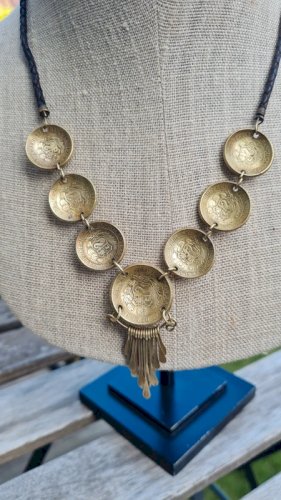 Collier ancien avec des piéces de monnaies péruviennes 1968