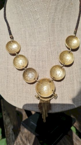Collier ancien avec des piéces de monnaies péruviennes 1968