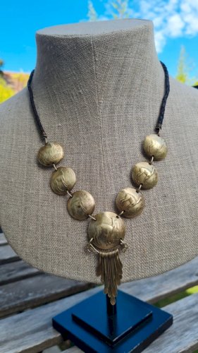 Collier ancien avec des piéces de monnaies péruviennes 1968