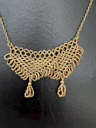 Collier ancien broderie de perles dorée en acier vers 1900 travail main