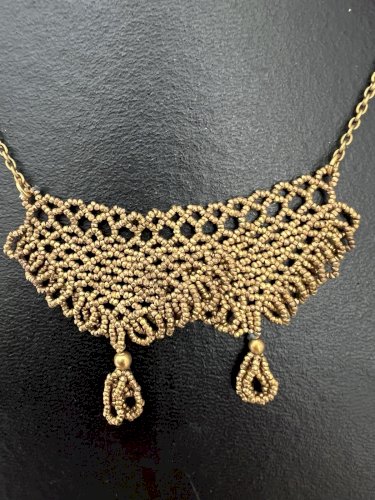 Collier ancien broderie de perles dorée en acier vers 1900 travail main