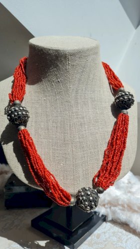 Collier ancien ethnique en corail et métal argenté
