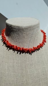 Antique choker necklace in coral with silver clasp.