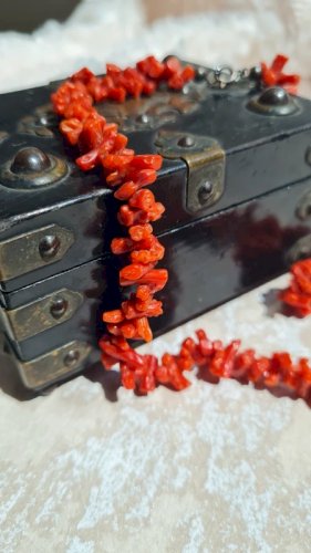 Collier ancien- ras de cou en corail et fermoir argent