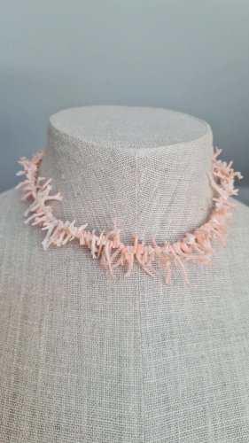 Collier ancien- ras de cou en corail