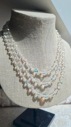 Collier ancien -ras de cou- trois rangs perles boréales