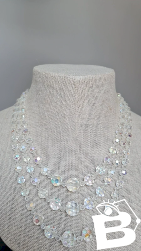 Collier ancien -ras de cou- trois rangs perles boréales