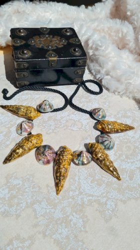 collier ancien signé Marc Roussel coquillages et crustacés