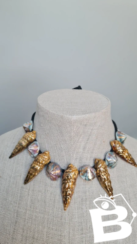 collier ancien signé Marc Roussel coquillages et crustacés