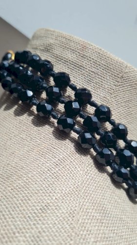 Collier ancien trois rangées- en perles noires à facettes années 50