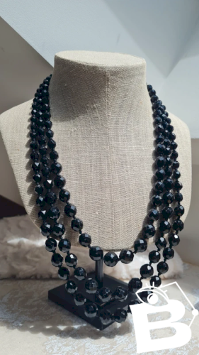 Collier ancien trois rangées- en perles noires à facettes années 50