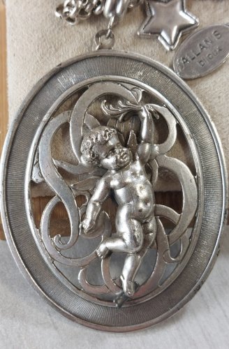 Collier avec pendentif angelot, en métal argenté, Allan's