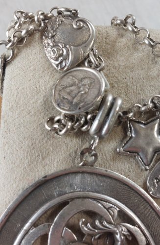 Collier avec pendentif angelot, en métal argenté, Allan's