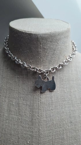 Collier avec un chien en métal argenté