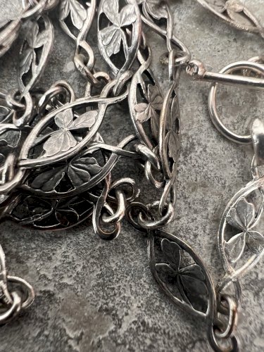 collier Chaine sautoir Maille Olive Ancien Vintag 1900 Art Nouveau Trèfle Chance