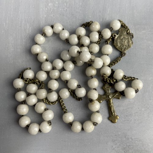 Collier chapelet ancien perles rondes en verre blanc 44cm