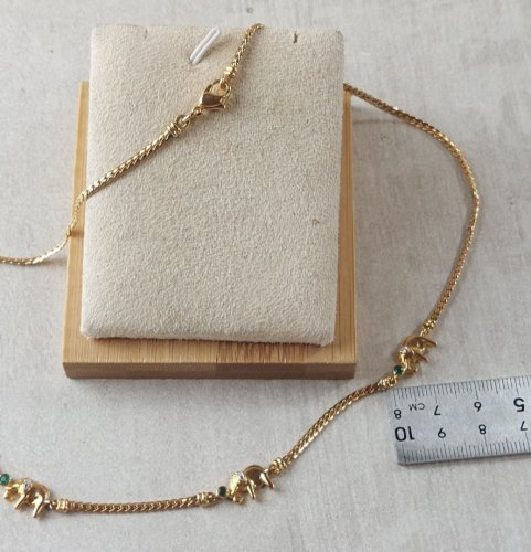 Collier décor éléphant, en plaqué or ^