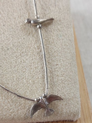Collier en argent, décor oiseaux