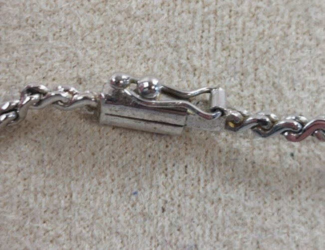 Collier en argent, décor strass