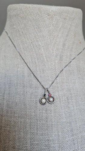 collier en argent et deux pendentifs anciens perles