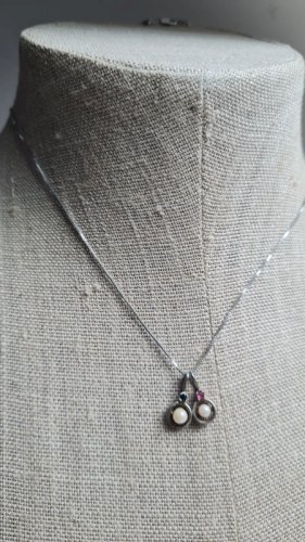 collier en argent et deux pendentifs anciens perles