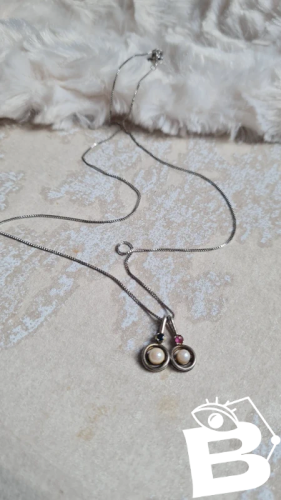 collier en argent et deux pendentifs anciens perles