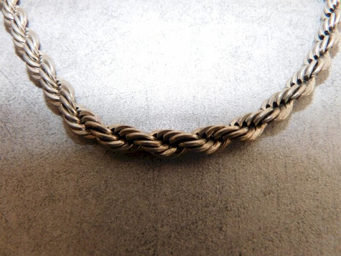 COLLIER EN METAL A MAILLES TORSADEES N° 3