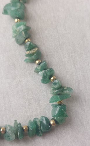 Collier en pierres vertes