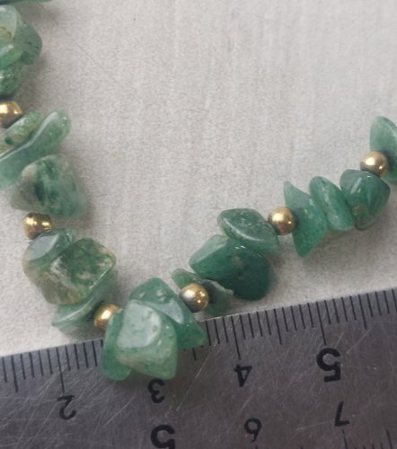 Collier en pierres vertes