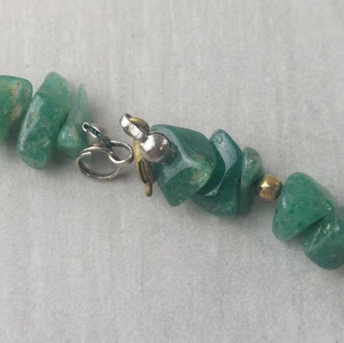 Collier en pierres vertes