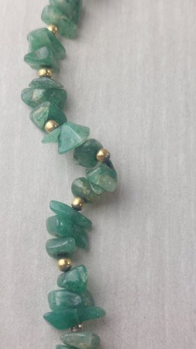 Collier en pierres vertes